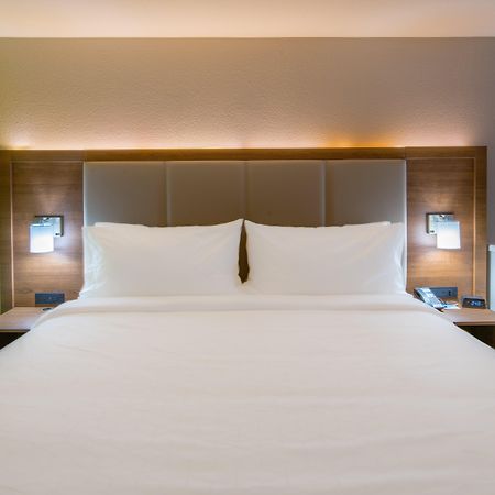 Holiday Inn Express & Suites N Waco Area - West By Ihg Экстерьер фото