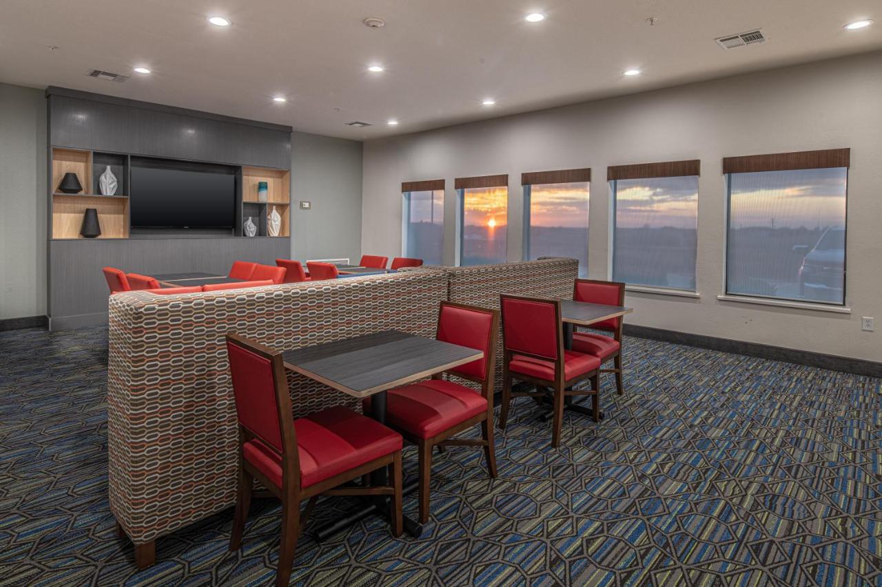 Holiday Inn Express & Suites N Waco Area - West By Ihg Экстерьер фото