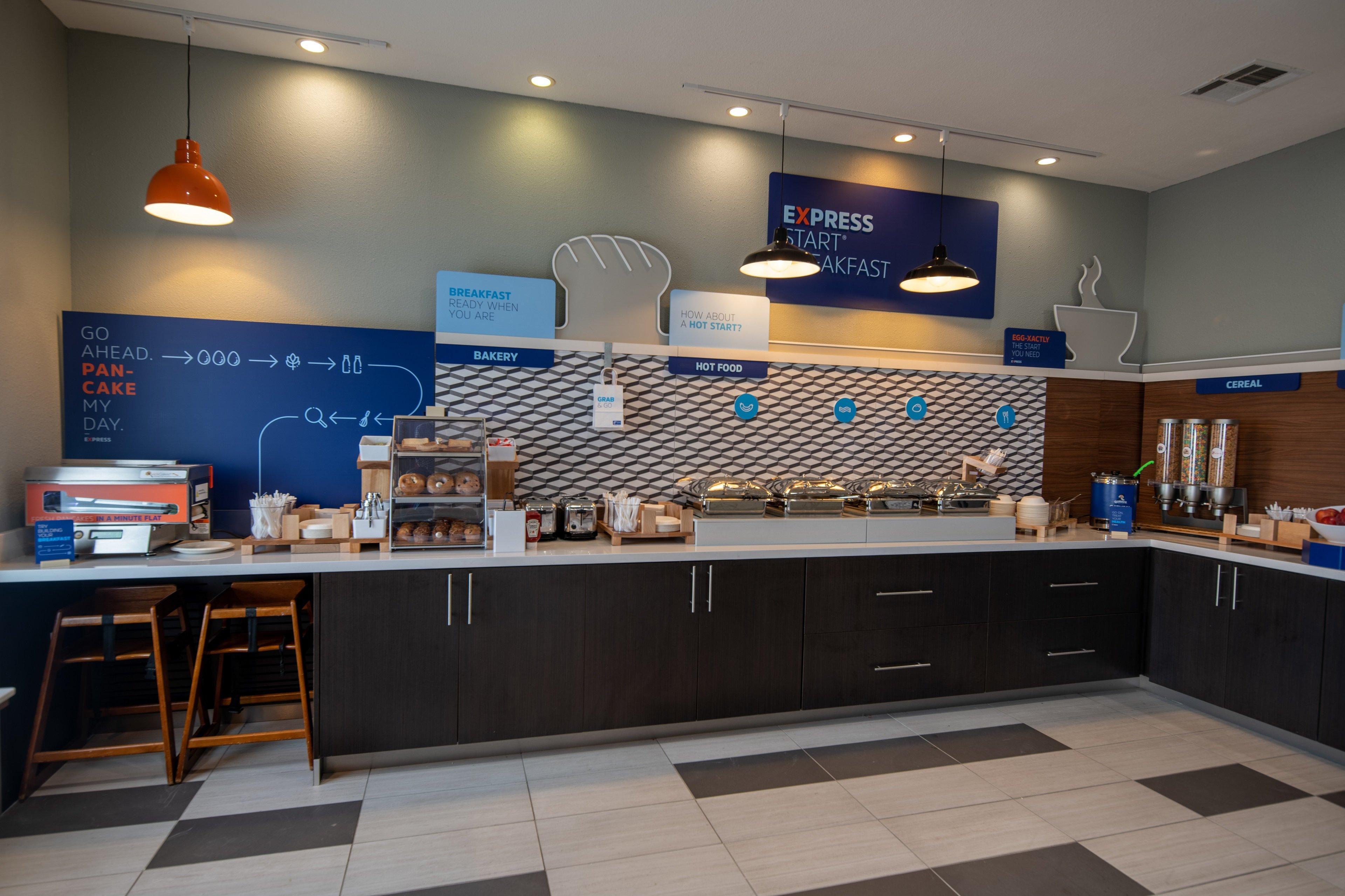 Holiday Inn Express & Suites N Waco Area - West By Ihg Экстерьер фото