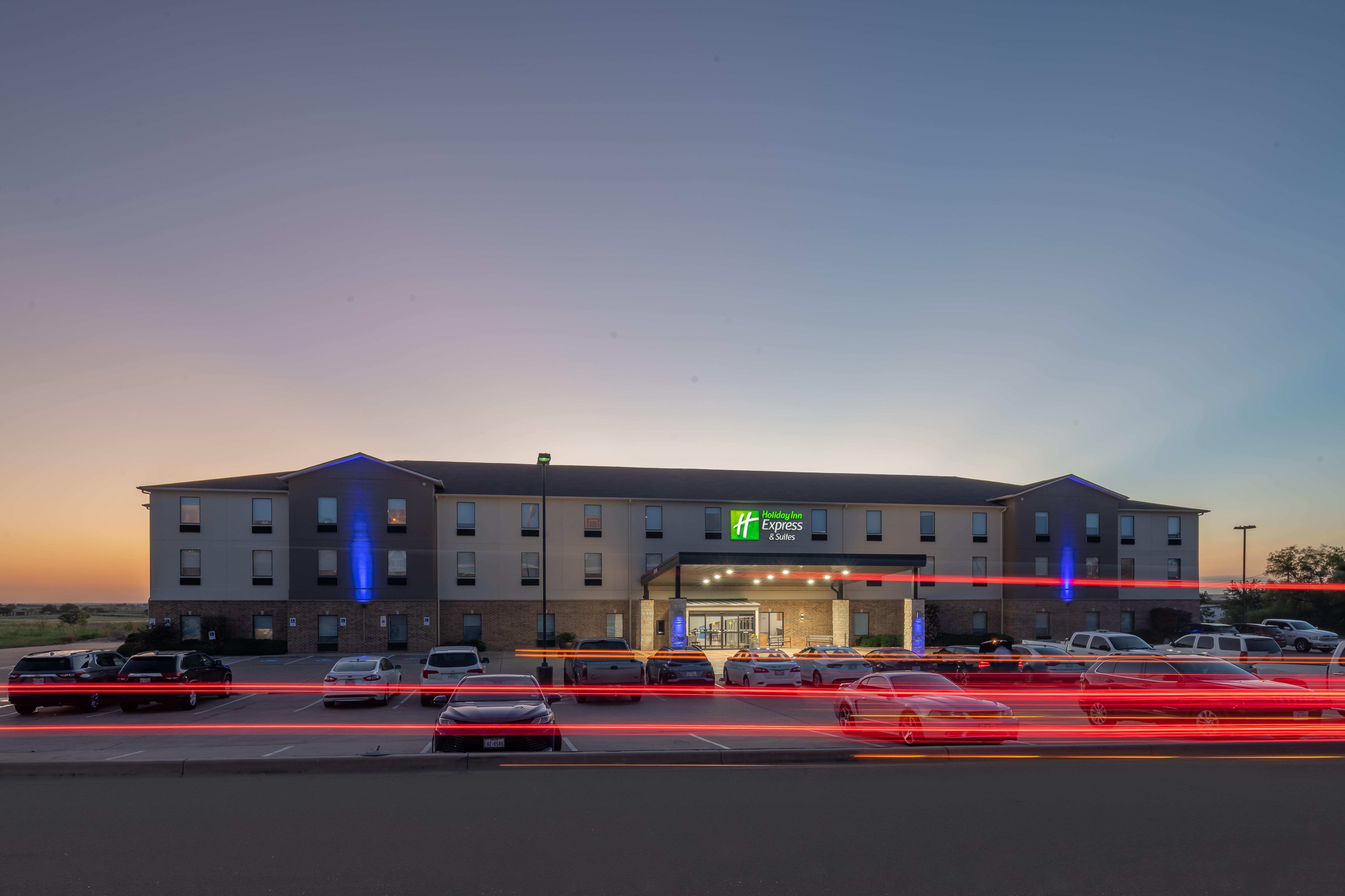 Holiday Inn Express & Suites N Waco Area - West By Ihg Экстерьер фото