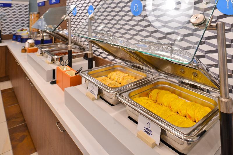 Holiday Inn Express & Suites N Waco Area - West By Ihg Экстерьер фото